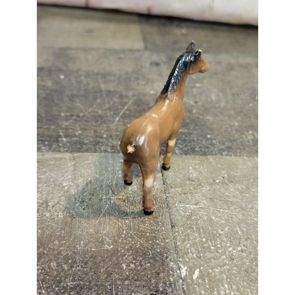 Brown house AS IS farm animal doll accessory toy - Picture 3 of 5